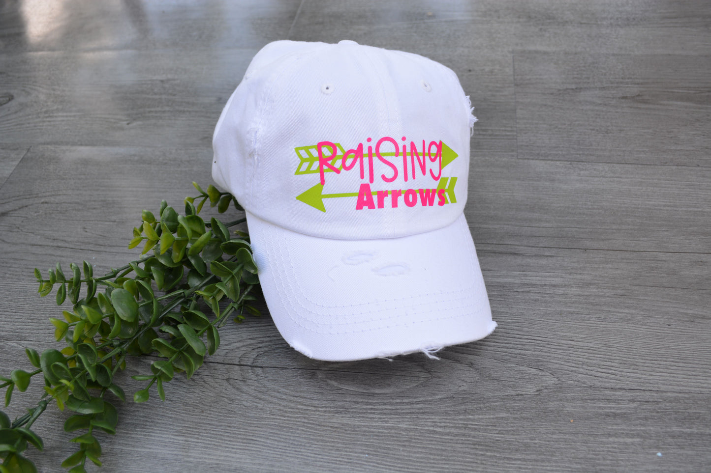 White hat with green arrows displaying Raising arrows